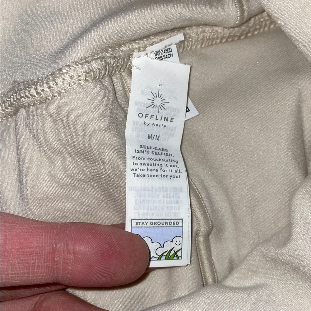 Offline by Aerie Flowy Pleated Athletic Shorts Cream Size Medium - Picture 4 of 12